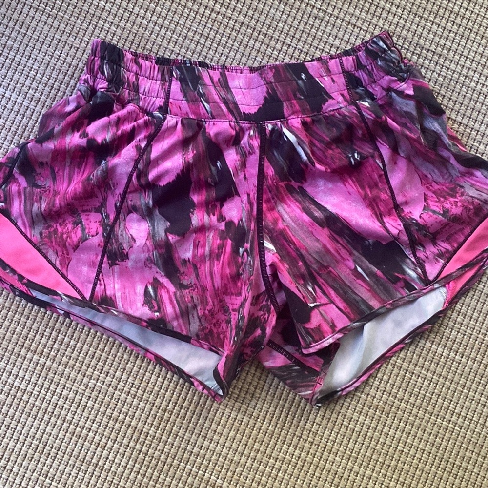 Lululemon Shorts Hottie Women 8 Tall medium